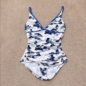 Tommy Bahama V Neck Tropical Beach Design Wireless One Piece Swimsuit Size 8
